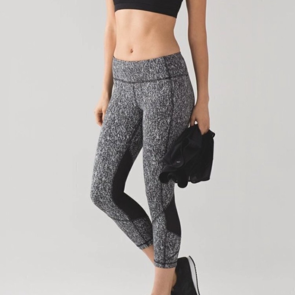 Lululemon Pace Rival Crop 22” Power Luxtreme Suited Jacquard Black White